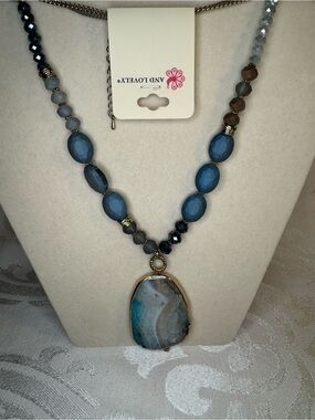 New And Lovely Blue Agate Stone Pendant Bead Necklace